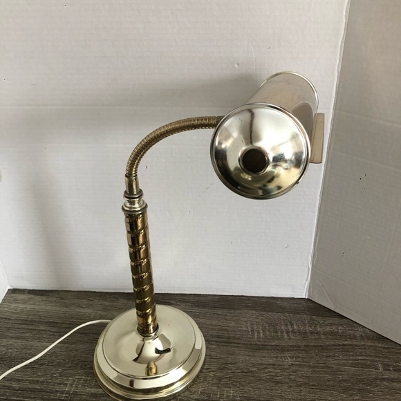 Vintage  Brass Bankers Lamp - Picture 4 of 14
